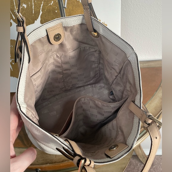 Michael Kors White Leather Shoulder Bag, gold hardware - Picture 7 of 16